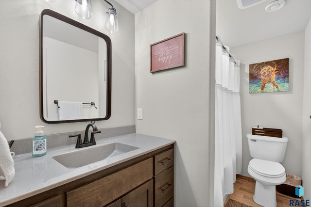 7500 E 49th St Street, Sioux Falls, SD 57110