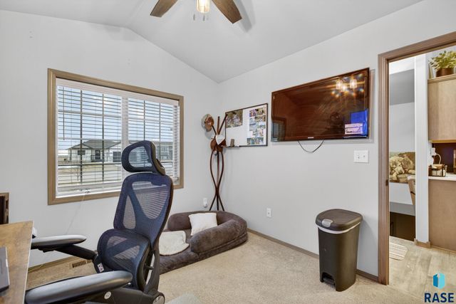 7500 E 49th St Street, Sioux Falls, SD 57110