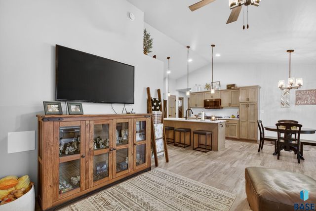 7500 E 49th St Street, Sioux Falls, SD 57110