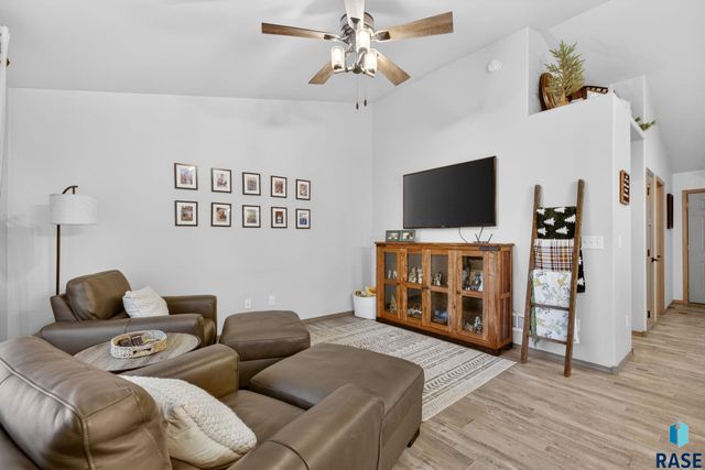 7500 E 49th St Street, Sioux Falls, SD 57110