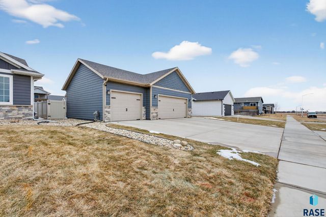 7500 E 49th St Street, Sioux Falls, SD 57110