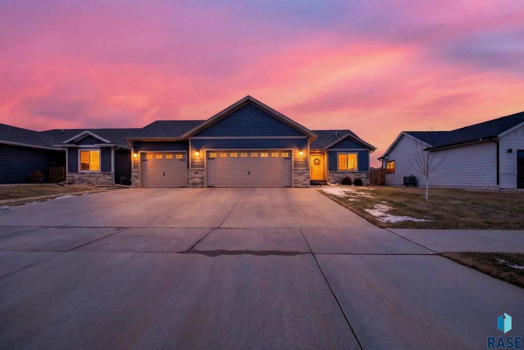 7500 E 49th St Street, Sioux Falls, SD 57110