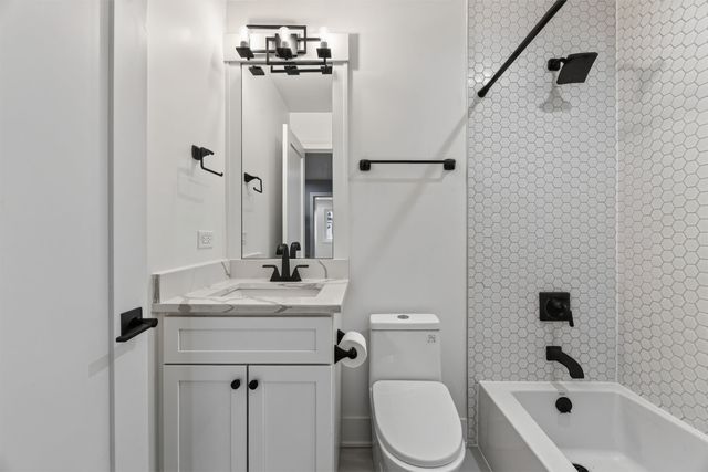 2128 N Lawler Avenue, Chicago, IL 60639