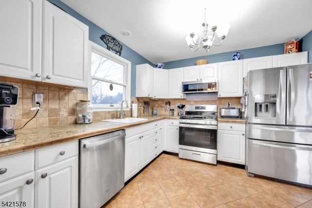 20 Park Ave, Lopatcong Twp., NJ 08865