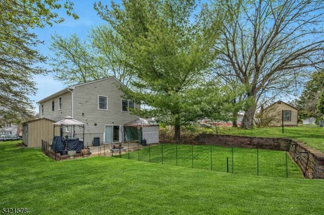 20 Park Ave, Lopatcong Twp., NJ 08865