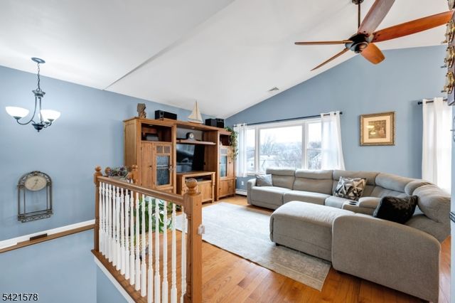 20 Park Ave, Lopatcong Twp., NJ 08865