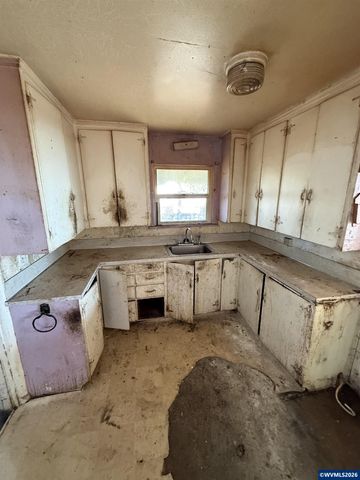 30626 Santiam Hwy, Lebanon, OR 97355