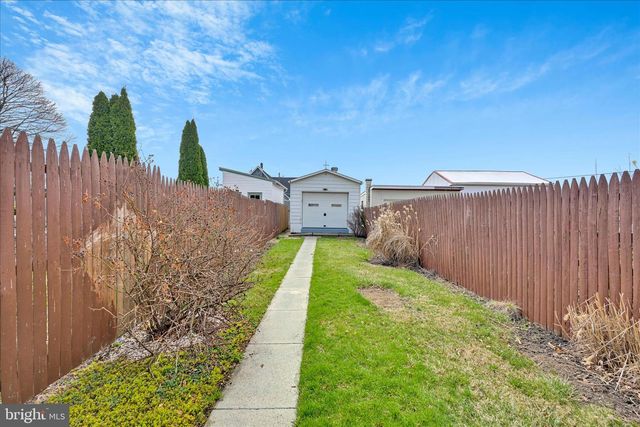 2210 LEHMAN ST, Lebanon, PA 17046