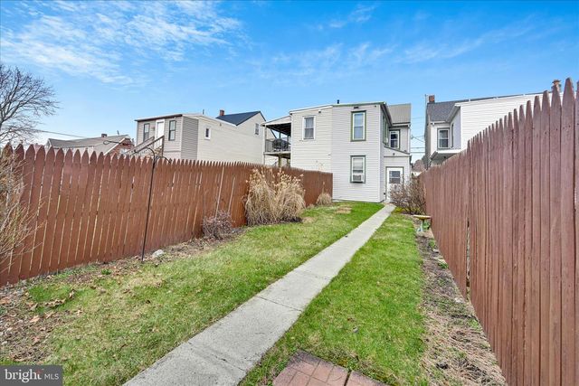 2210 LEHMAN ST, Lebanon, PA 17046