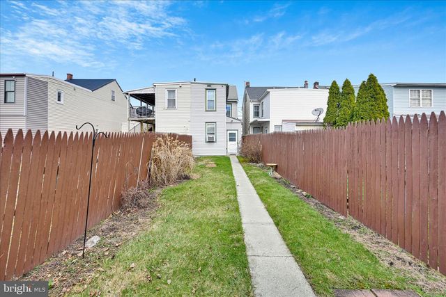 2210 LEHMAN ST, Lebanon, PA 17046