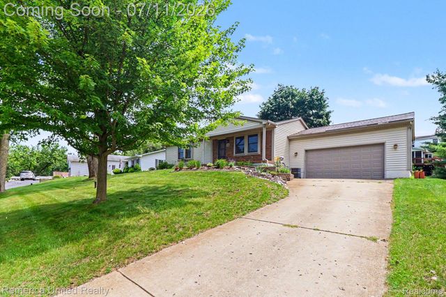 136 Endicott Drive, Oceola Township, MI 48843