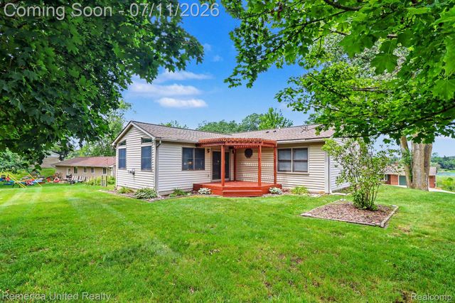 136 Endicott Drive, Oceola Township, MI 48843