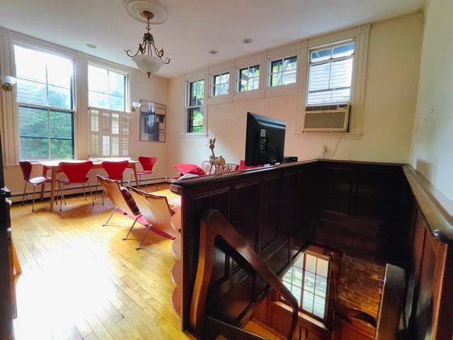10 Hilliard St 2, Cambridge, MA 02138