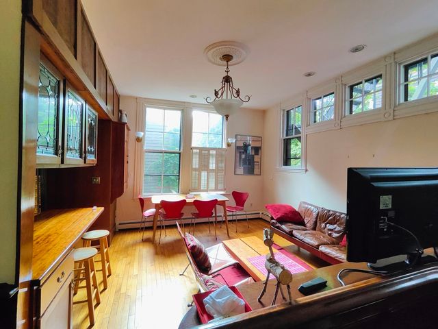 10 Hilliard St 2, Cambridge, MA 02138