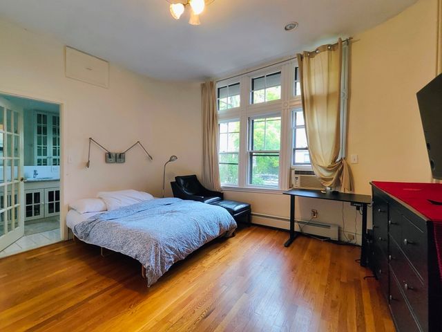 10 Hilliard St 2, Cambridge, MA 02138