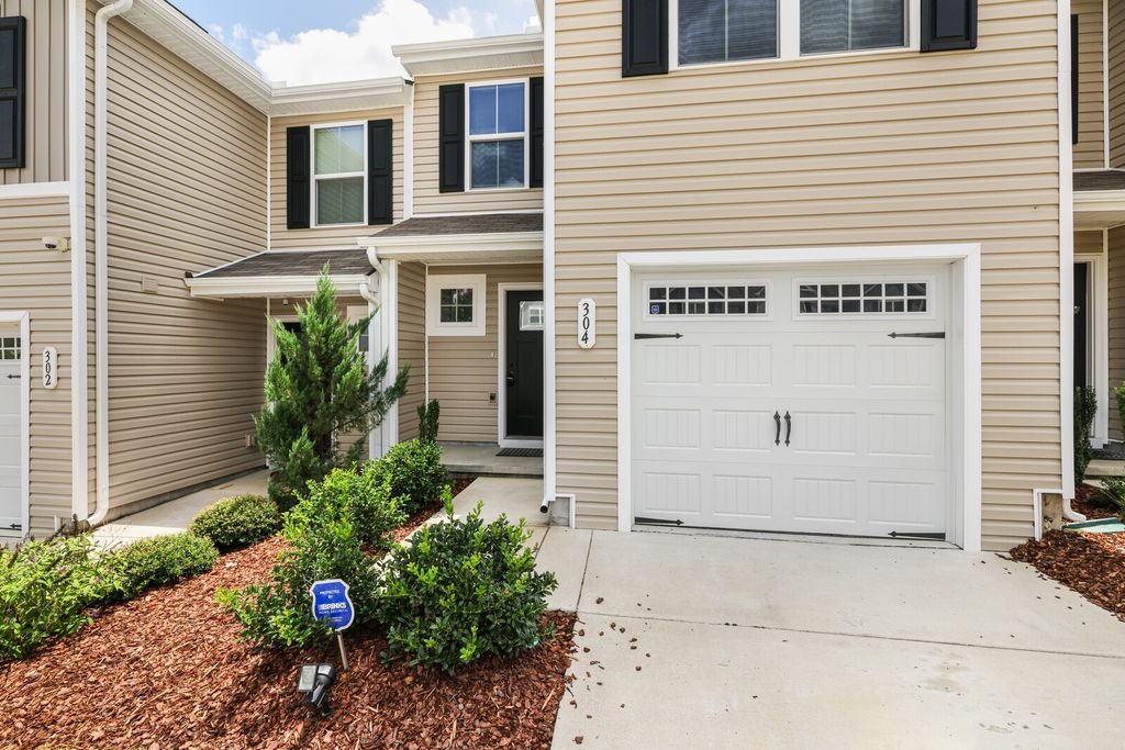 304 Sunnyview Dr, Lebanon, TN 37090