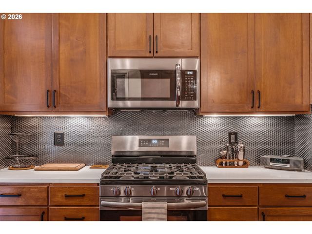 8229 N EDISON St, Portland, OR 97203