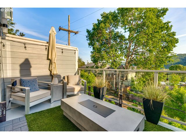 8229 N EDISON St, Portland, OR 97203