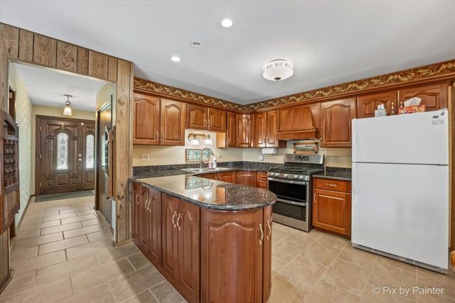8535 Harvest Lane, Darien, IL 60561