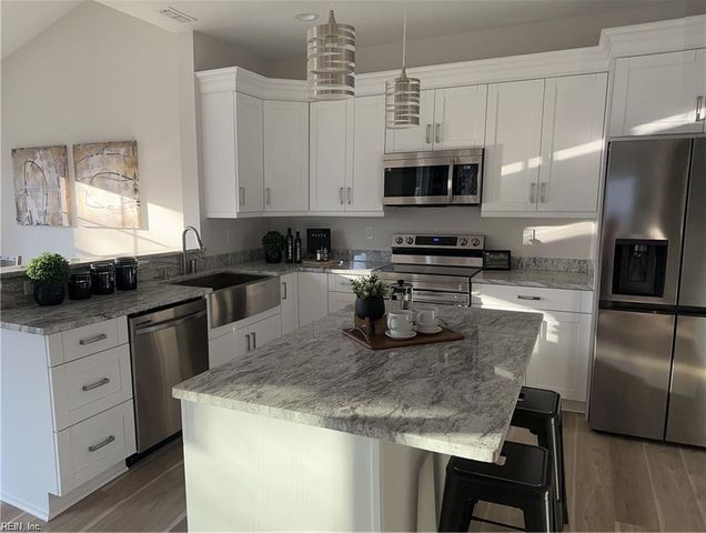 166 Luanita LN, Newport News, VA 23606