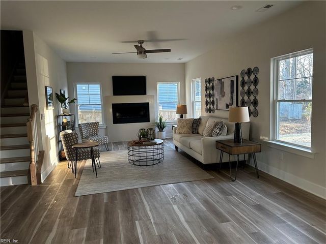 166 Luanita LN, Newport News, VA 23606