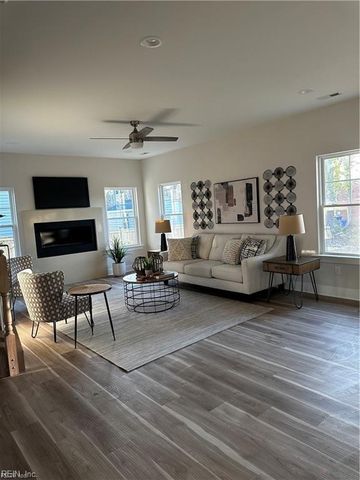 166 Luanita LN, Newport News, VA 23606