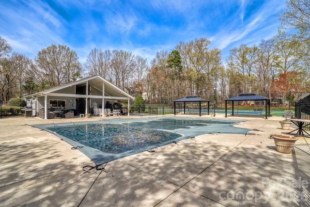 8607 Forest Shadow Circle, Cornelius, NC 28031