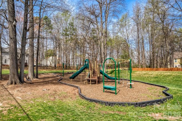 8607 Forest Shadow Circle, Cornelius, NC 28031