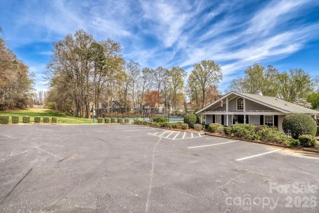 8607 Forest Shadow Circle, Cornelius, NC 28031