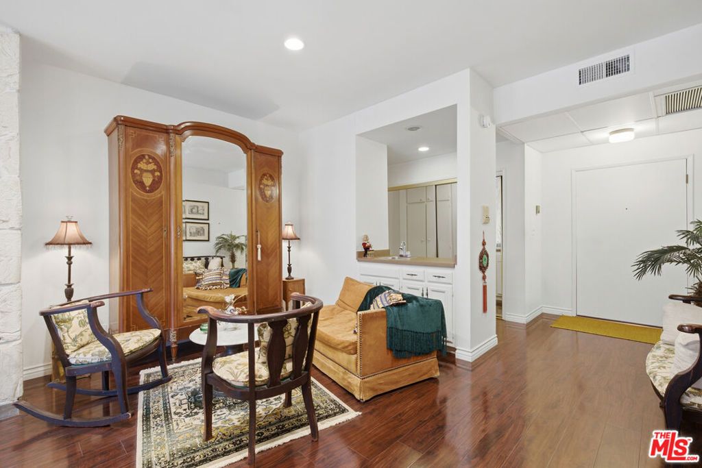 1944 Glendon Avenue 110, Los Angeles, CA 90025 — photo 2