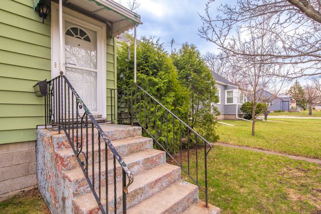 17949 Escanaba Avenue, Lansing, IL 60438