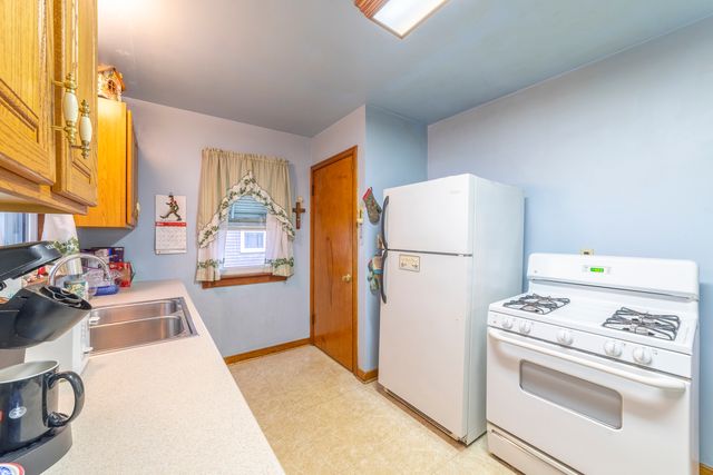 17949 Escanaba Avenue, Lansing, IL 60438