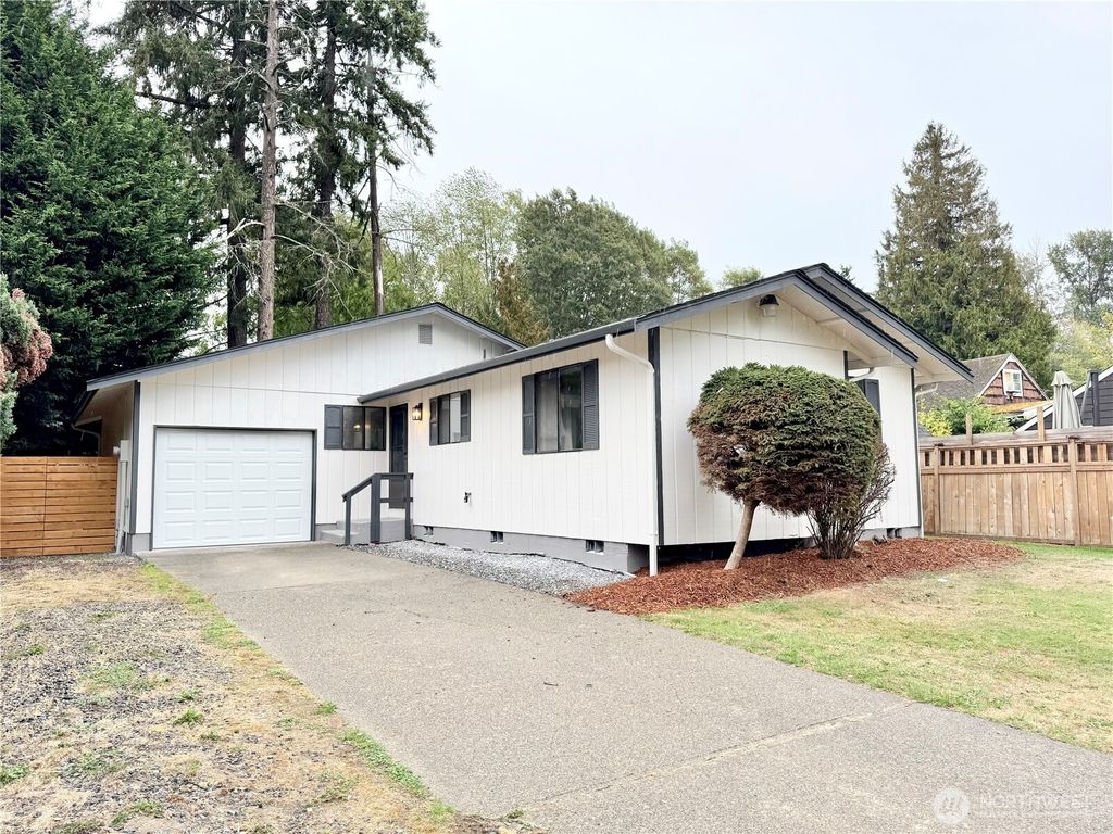 9025 E E Street, Tacoma, WA 98445