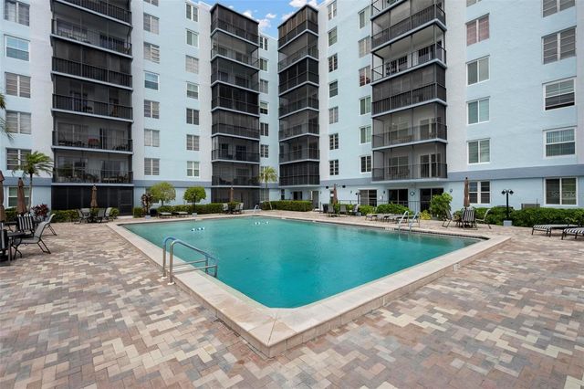 2901 26TH STREET W 303, Bradenton, FL 34205