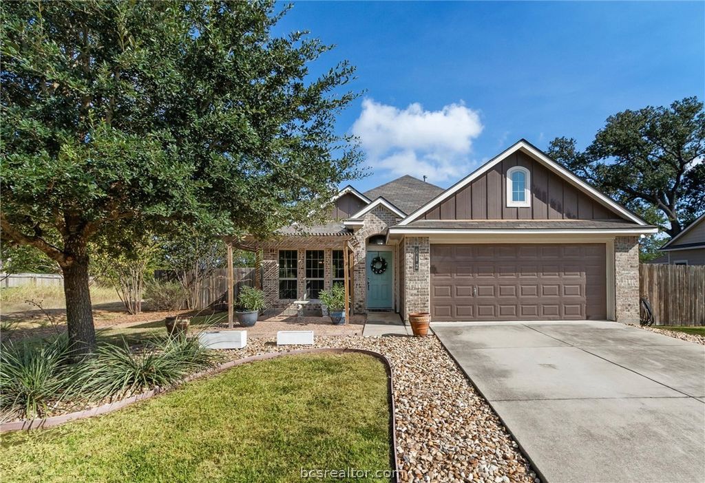 612 Heritage Drive, Navasota, TX 77868 — exterior