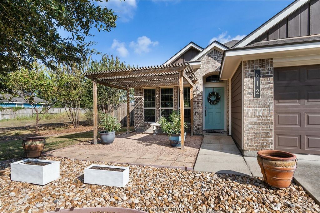 612 Heritage Drive, Navasota, TX 77868 — photo 2