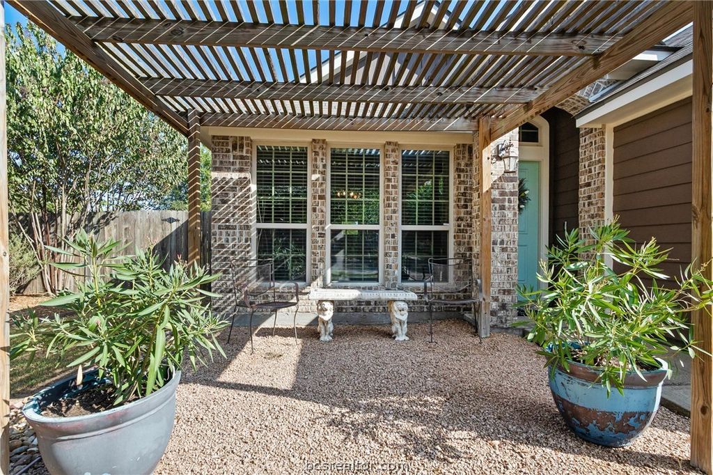 612 Heritage Drive, Navasota, TX 77868 — photo 3