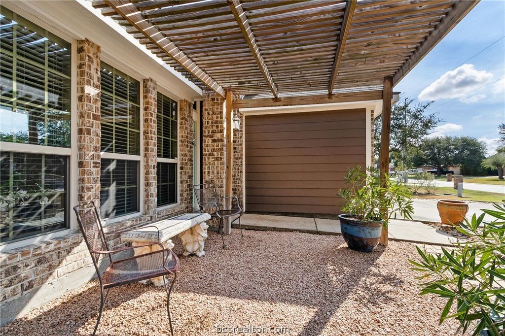612 Heritage Drive, Navasota, TX 77868 — photo 4