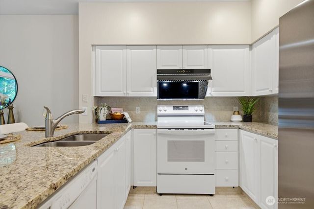 6699 SE Cougar Mountain Way, Bellevue, WA 98006