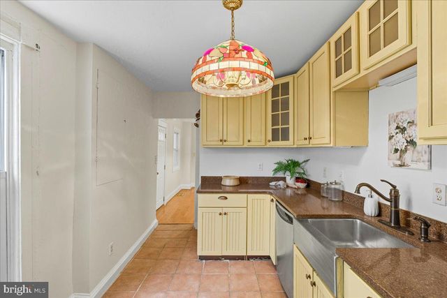 877 W LOMBARD ST, Baltimore, MD 21201