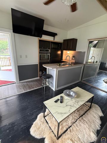 611 SW Fillmore ST, Topeka, KS 66606