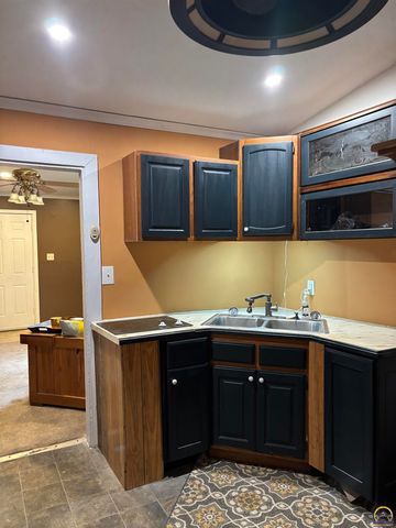 611 SW Fillmore ST, Topeka, KS 66606