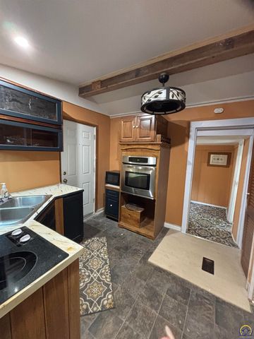 611 SW Fillmore ST, Topeka, KS 66606