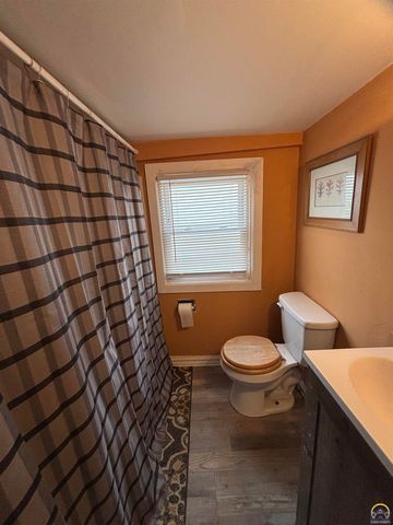 611 SW Fillmore ST, Topeka, KS 66606