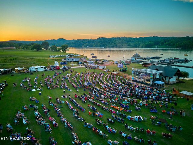 585 Black Cove Lane, Loudon, TN 37774