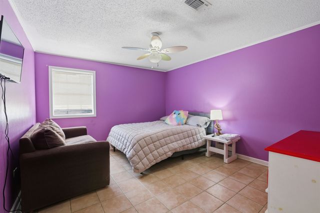 211 Melody Dr, Houma, LA 70363