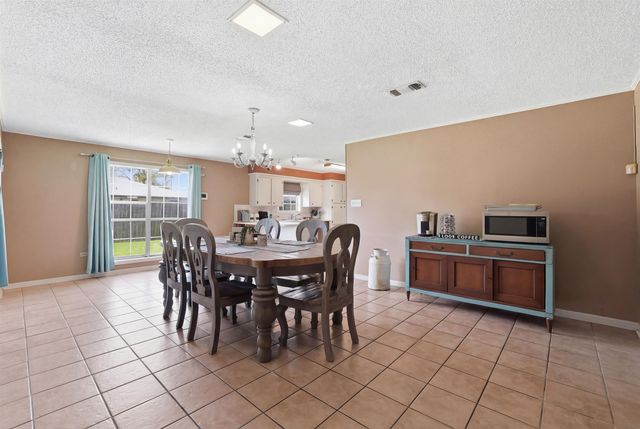 211 Melody Dr, Houma, LA 70363