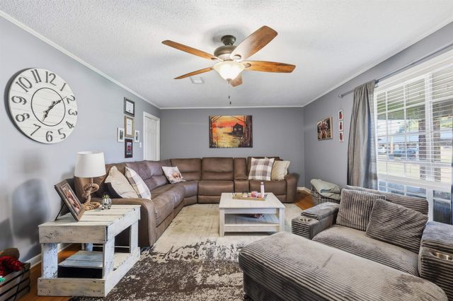 211 Melody Dr, Houma, LA 70363