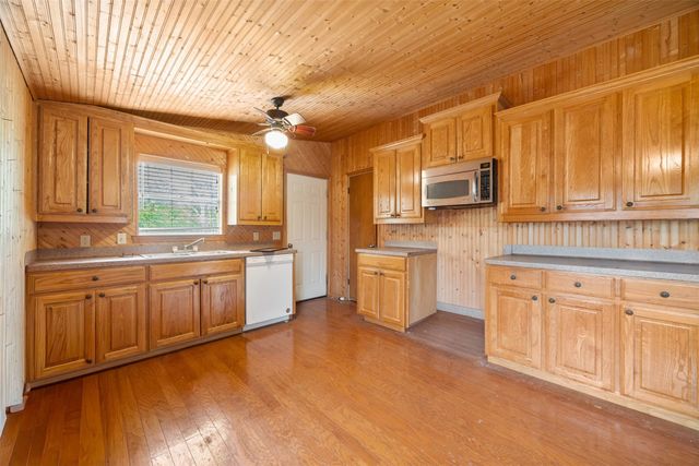 000 Linda Lee Crossing, Whitney, TX 76692
