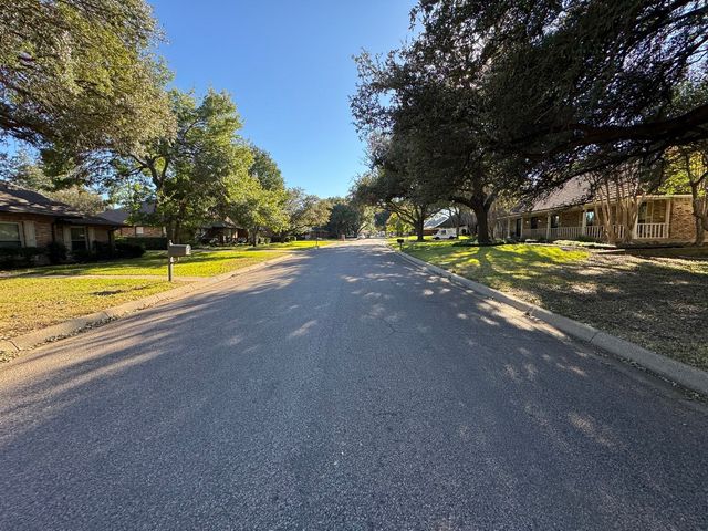 7324 Old Mill Run, Fort Worth, TX 76133